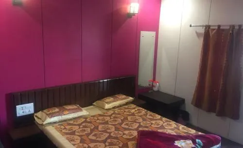 Deluxe Stay Near The Epic Tajmahal - Image 1