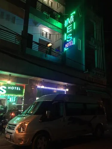 Queen Hotel - Image 1