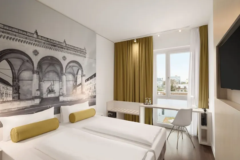 Super 8 by Wyndham Hamburg Mitte - Image 1