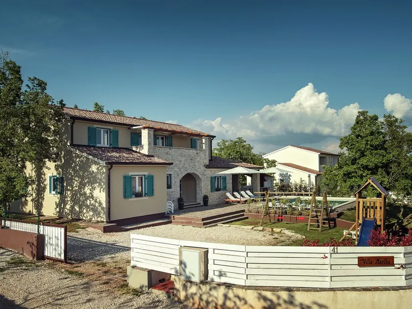Luxurious Villa with Sauna & Hot Tub in Žminj - Image 1