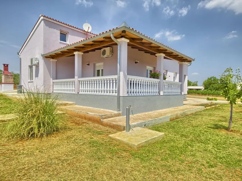 Spacious Holiday Home In Valtura With Garden - Image 1