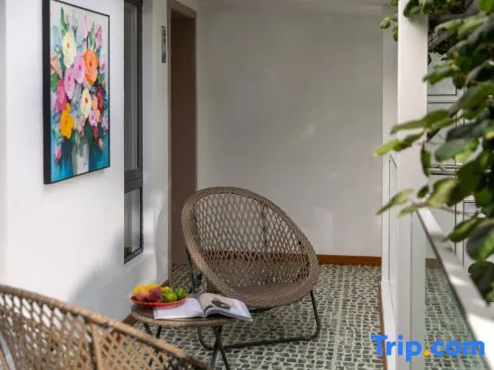 Meiduo Boutique Homestay (Weishan Ancient City Snack Street) - Image 1