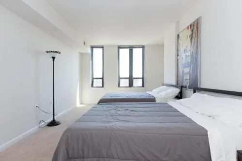 Pentagon City Luxury Apartment - Image 1