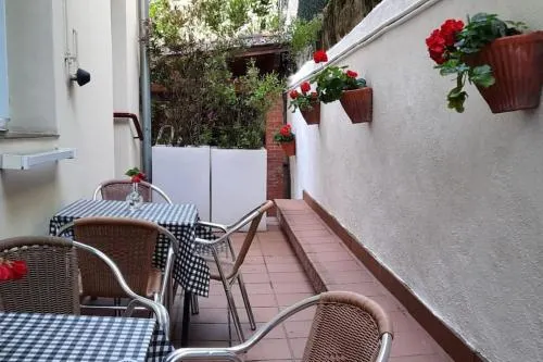 Apartamento en casa con jardín + garaje. E-BI-201 - Image 1