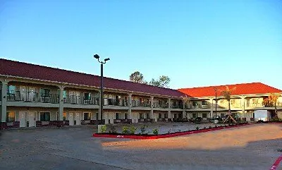 Grand Inn And Suites - Image 1