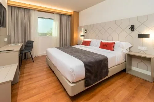 Hotel Puerta Santander - Image 1
