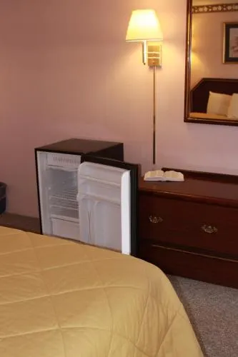 Relax Inn and Suites - Image 1