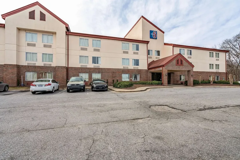 Motel 6 Rocky Mount - Image 1