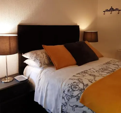 Heatherlea Guest House - Image 1