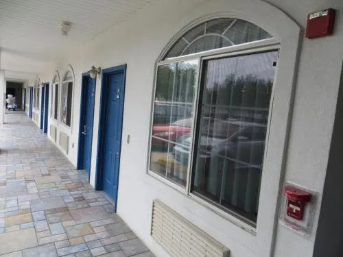 Palace Inn Harwin - Image 1