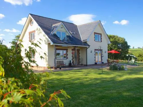 Henbere Farm B&B - Image 1