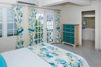 Leith Court Beachfront Apartments - Image 1