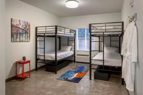 Hostel 512 - Image 1