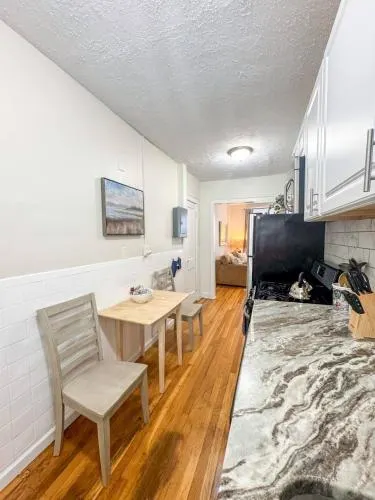Longwood Medical Condo Sleeps 4 - Image 1