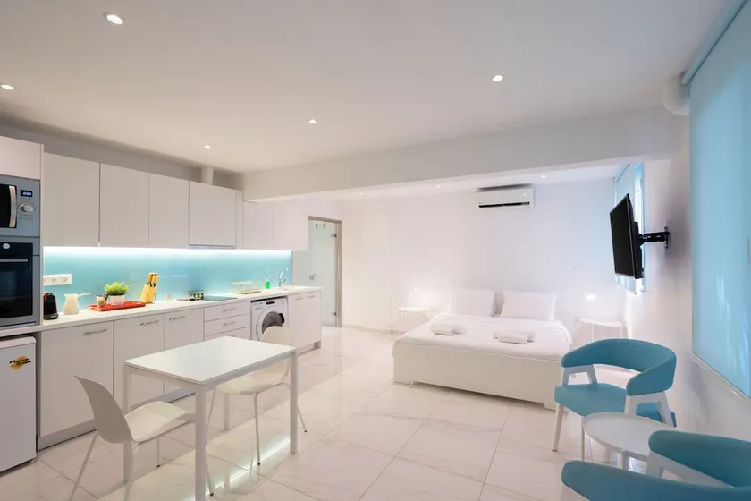 Cute and Convenient Studio in Athens Center - Image 1