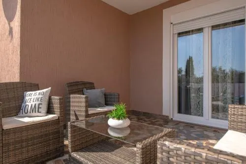 Villa 1399 - Image 1