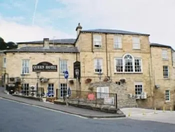 The Queen Hotel - Image 1