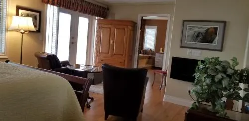 Lakeshore B&B - Image 1
