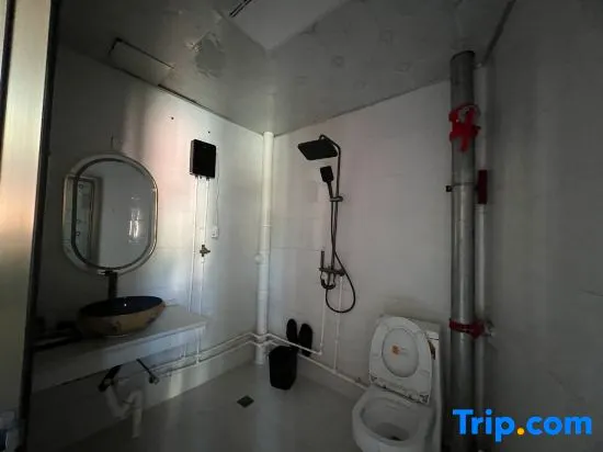 Zongsari Hotel - Image 1