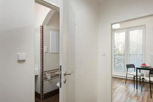 Henry Apartment - Image 1