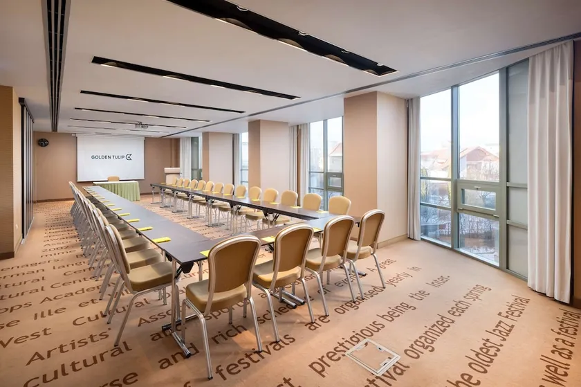 Hotel Golden Tulip Ana Tower Sibiu - Image 1