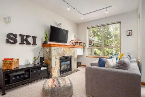 Bright Multi-Level Home - Image 1