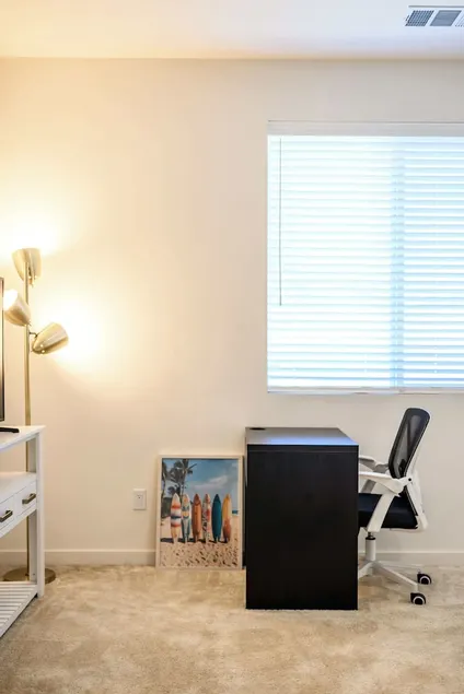Sunny & Stylish Near LA 4BR Home w Desks & Lounge - Image 1