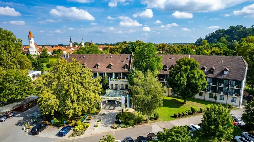 Romantik Hotel im Park - Image 1