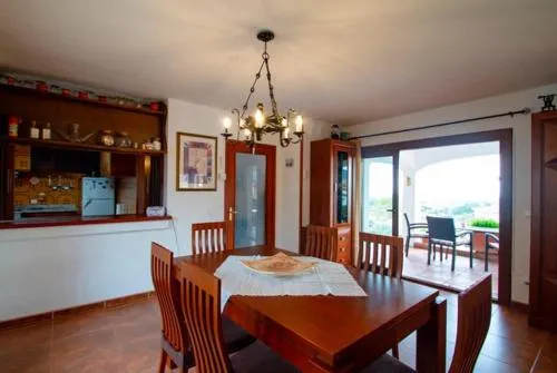 Sant Antoni De Calonge Villa Sleeps 8 Pool Wifi - Image 1