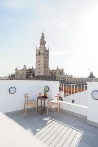 Grand Luxe Hostel - Image 1