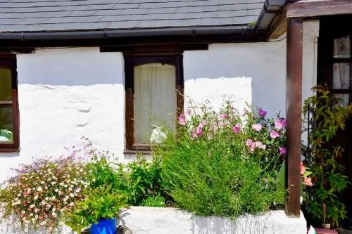 Stunning ANNEXE 1 luxury bedroom, eating area & bathroom only! - Image 1