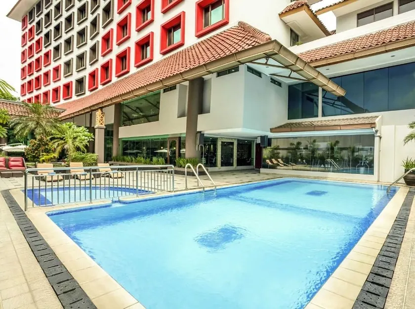 Hotel Ibis Jakarta Tamarin - Image 1