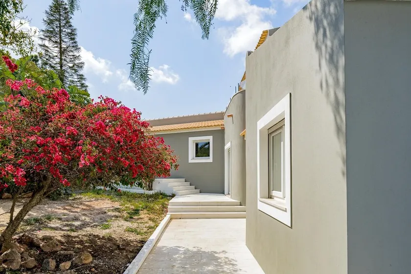 Luxury Villa With A Private Pool 10 Min Quinta Do Lago - Image 1