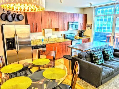 Downtown Loft Oasis - Image 1