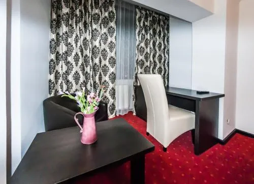 Hotel Blue Night - Image 1