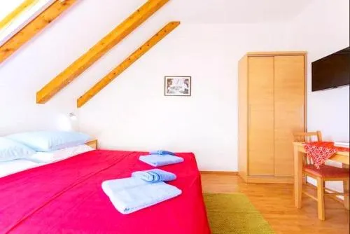 Sandy Beach Apartments - Image 1
