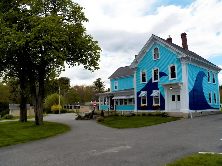 Coast Village Inn and Cottages - Image 1