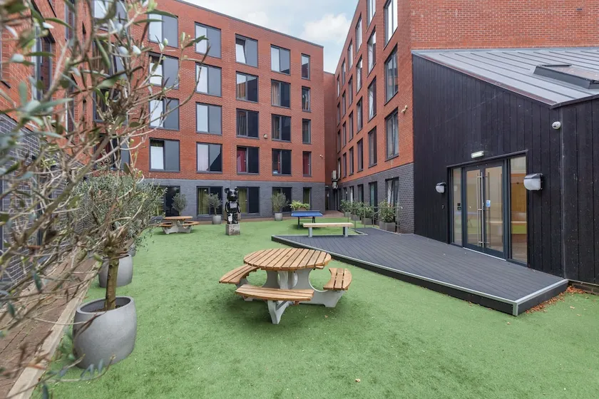 Riverside House- Available for students only! - Image 1