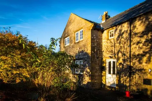Acer Holiday Cottage Tideswell village Buxton Peak District by Rework Accommodation - Image 1