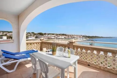 Apartamento frente a la playa con vistas - Image 1