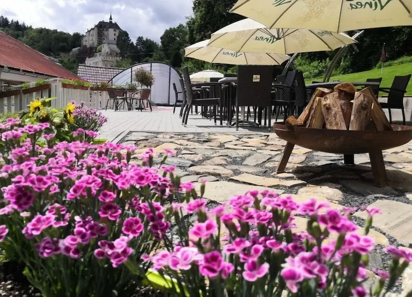 Uniq Hotel - Image 1