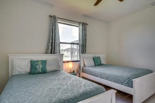 New Build Contemporary Luxury 3 Bed Home w/ Pool on Canal - Image 1