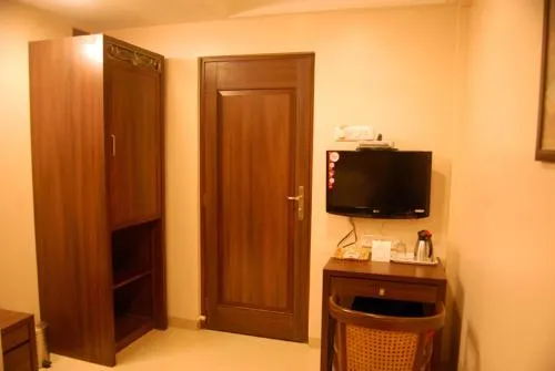 Hotel Haredia - Image 1