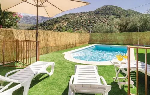 3 Bedroom Gorgeous Home In Rute - Image 1