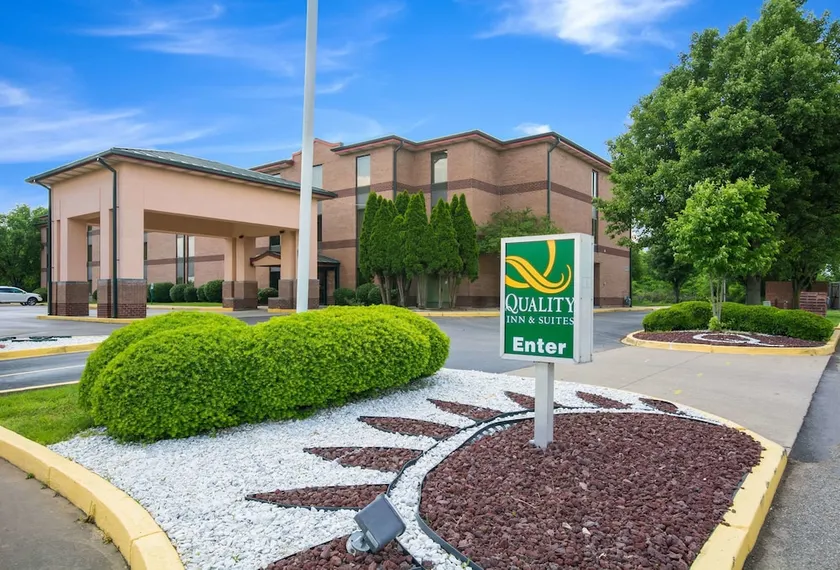 Spark By Hilton Sellersburg - Image 1