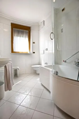 Hotel Garni Serena - Image 1