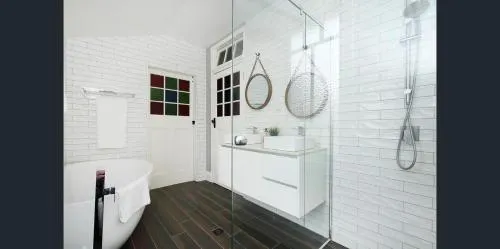 MJ's 2 bedroom luxury style apartment - Image 1