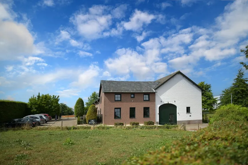 Attraktivt bondehus i det sydlige Limburg med terrasse - Image 1
