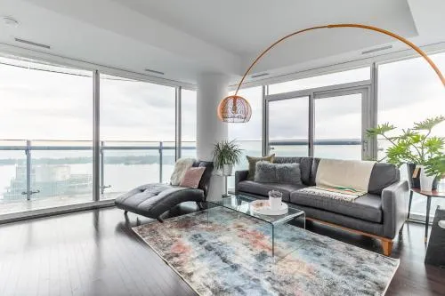 Luxury Suite With Panoramic View - Image 1
