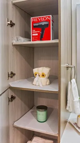Stylish One-Bedroom Getaway Near Everything - Image 1